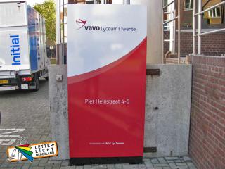 Roc  reclamezuil onverlicht